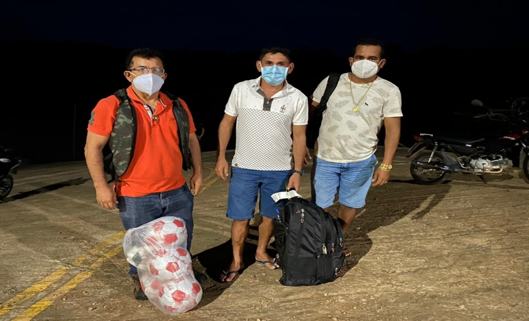 Após 8 horas de viagem pelo rio Juruá, Luiz Gonzaga chega a Marechal Thaumaturgo para ouvir comunidades